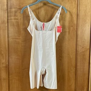 Spanx Thinstincts Open Bust Mid Thigh Bodysuit Medium